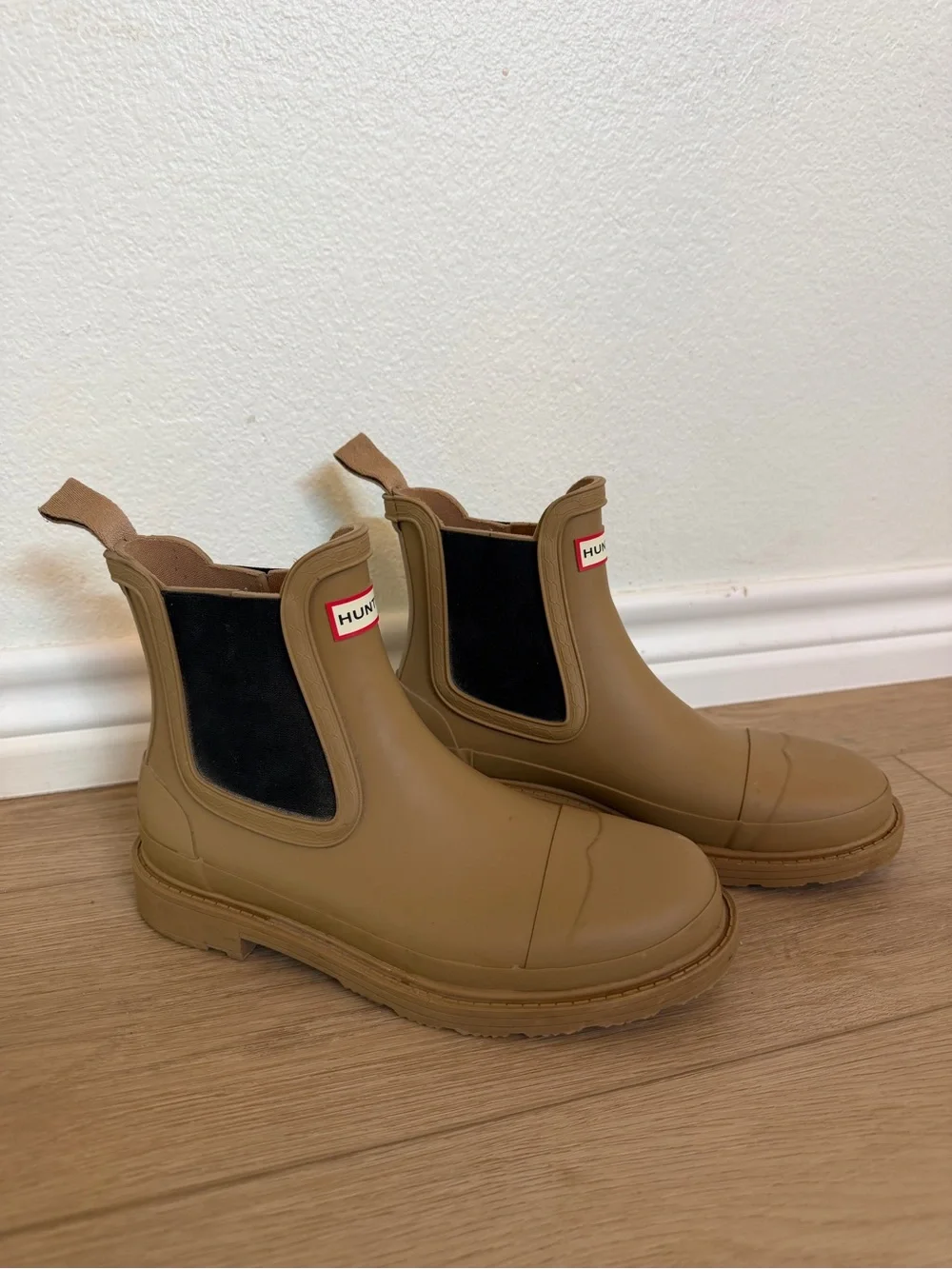Hunter Tan Chelsea Waterproof Boots with Black Elastic